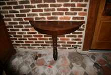 Une table cassée en deux parties